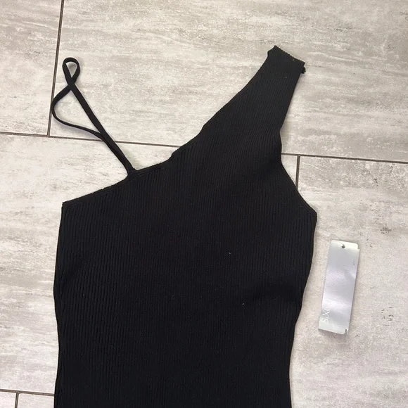 Moocci size M/L stretch black dress with thigh high split - Picture 3 of 4